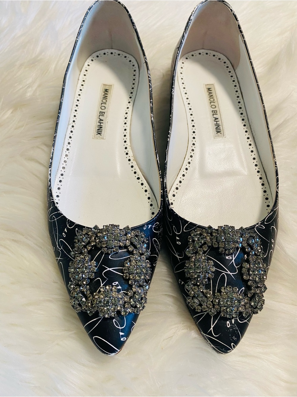 🛍️ RARE Limited Ed. Manolo Blahnik “A Decade of Love” Hangisi Flats Authentic